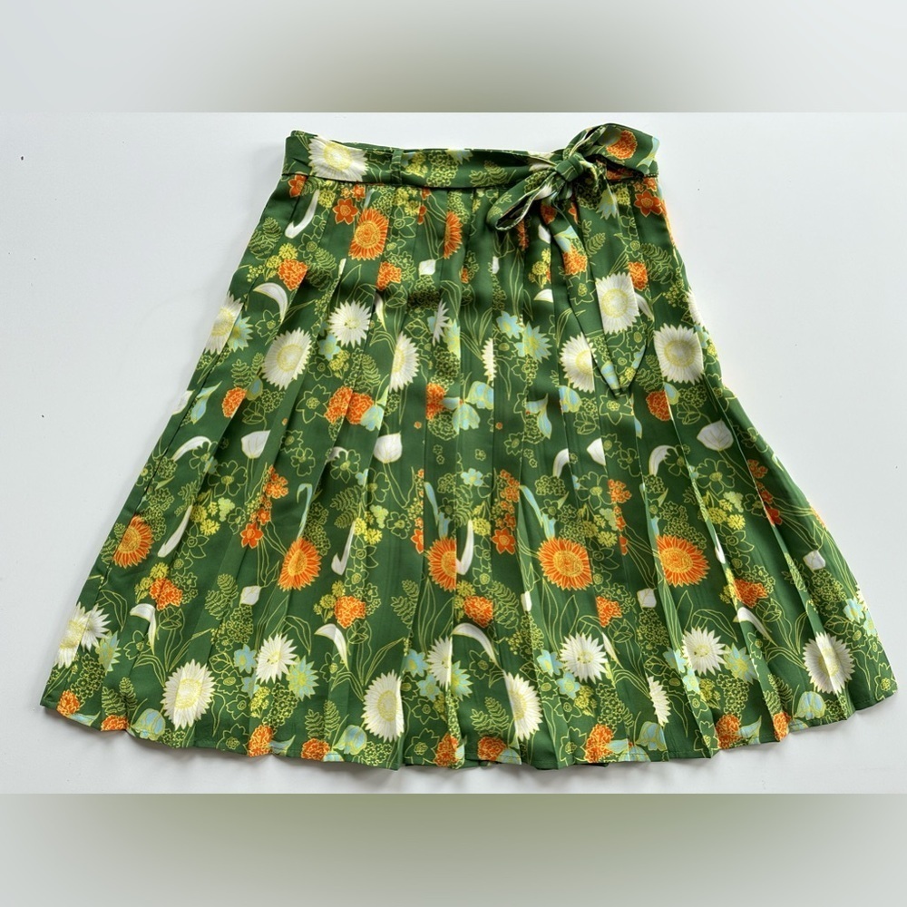 Modcloth Pleated Stay Sassy Floral Skater Skirt Women’s Size Medium
